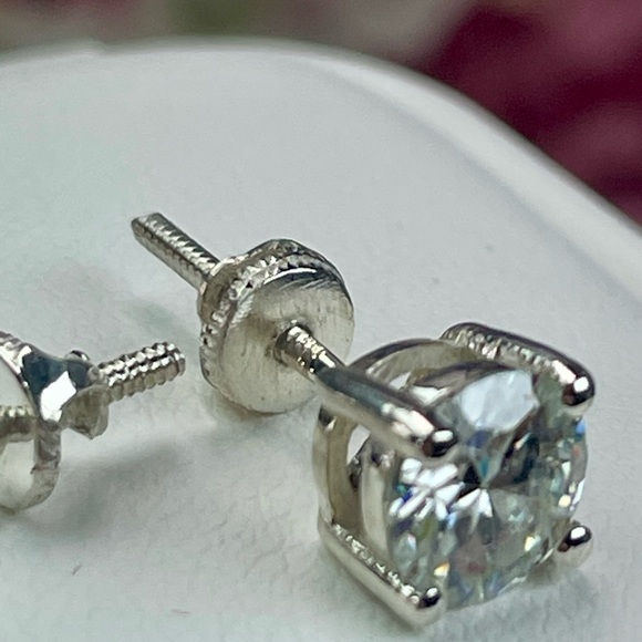 SPECIAL DEAL‼️2ct Diamond Certified Studs 925 Silver Earrings. Screw-back style - Picture 5 of 6